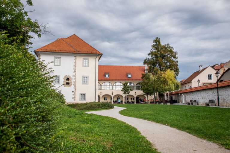 Grad Khislstein Mediaspeed foto Marko Arandjelovic www.slovenia.info