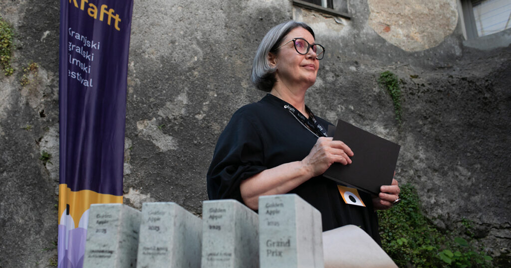Zlata jabolka za igralske presežke, ki brišejo meje med resničnostjo in fikcijo 2 Direktorica festivala Maja Sever